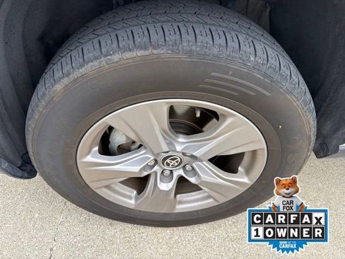 Used 2024 Toyota RAV4 XLE AWD/4WD image 2