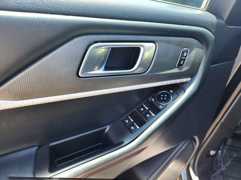 Used 2025 Ford Explorer ST-Line w/ ST-Line Street Pack AWD/4WD image 11