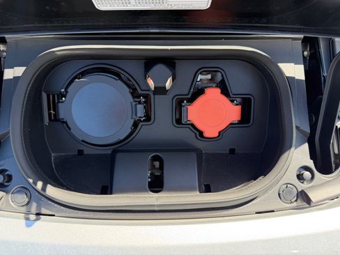 Used 2025 Nissan Leaf S FWD image 45