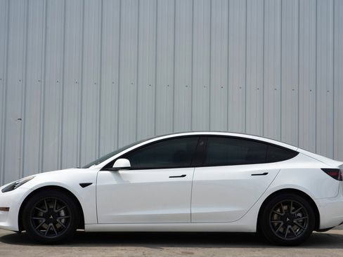 Used 2021 Tesla Model 3 Standard Range Plus image 8