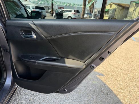 Used 2017 Honda Accord EX image 37