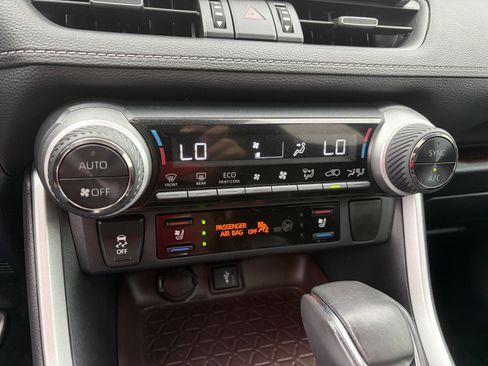 Used 2020 Toyota RAV4 Limited w/ Limited Grade Weather Package AWD/4WD image 19