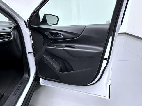 Used 2021 Chevrolet Equinox LT image 16