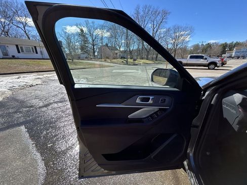 Used 2025 Ford Explorer ST image 13
