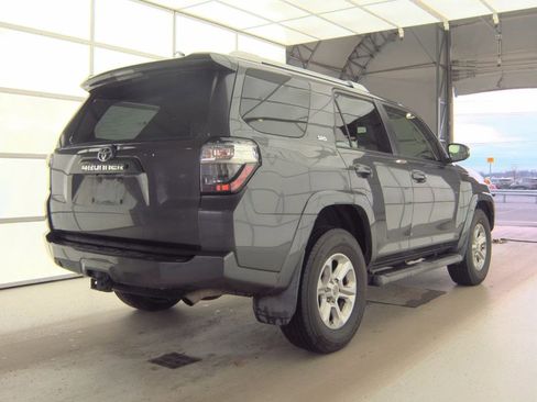 Used 2016 Toyota 4Runner SR5 Premium image 9