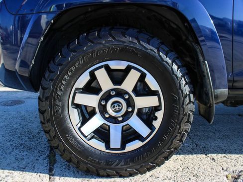 Used 2022 Toyota 4Runner TRD Off-Road AWD/4WD image 39