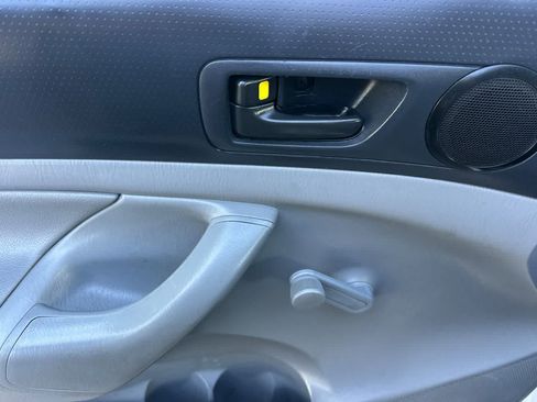 Used 2012 Toyota Tacoma 2WD Regular Cab image 11