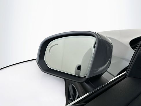 Used 2025 Volvo XC40 B5 Core image 16