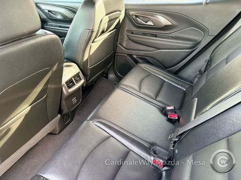 Used 2024 GMC Terrain SLT image 27