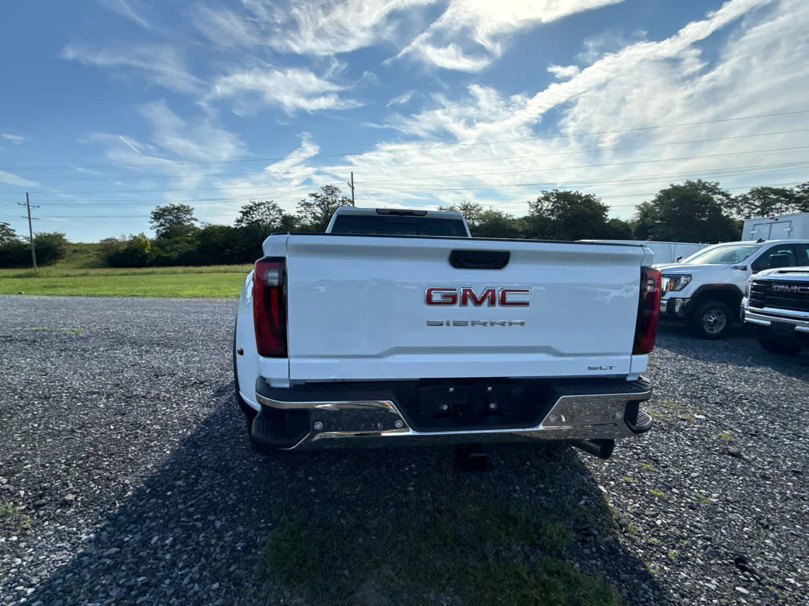 New 2026 GMC Sierra 3500 SLT w/ SLT Premium Package AWD/4WD image 13
