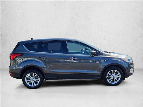Used 2019 Ford Escape SE image 4
