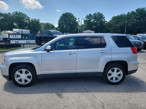 Used 2017 GMC Terrain SLE FWD image 1