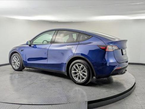Used 2022 Tesla Model Y Long Range image 4