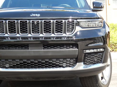 Used 2022 Jeep Grand Cherokee L Limited w/ Luxury Tech Group II image 16