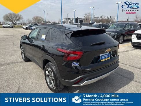 Used 2025 Chevrolet Trax LT w/ Driver Confidence Package image 7