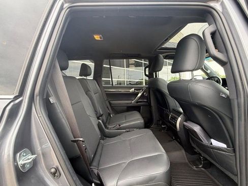 Used 2022 Lexus GX 460 Luxury w/ Sport Design Package AWD/4WD image 11