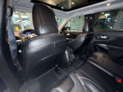 Used 2022 Jeep Cherokee Limited image 12