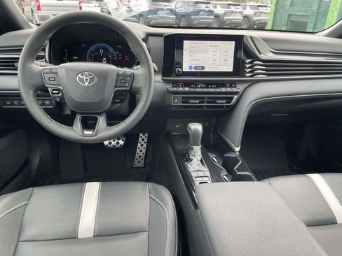 Used 2025 Toyota Camry SE image 15