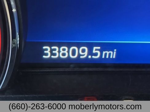 Used 2023 Ford Explorer XLT w/ Equipment Group 202A AWD/4WD image 2