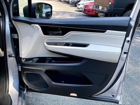 Used 2025 Honda Odyssey Touring image 12