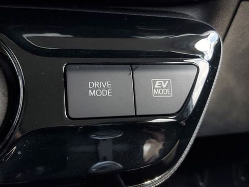 Used 2022 Toyota Prius LE FWD image 28