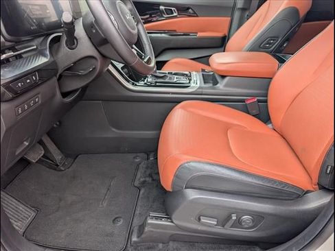 Used 2024 Kia Carnival SX Prestige FWD image 9