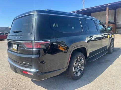 Used 2024 Jeep Wagoneer L Series II w/ Flexible Seating Group RWD image 5