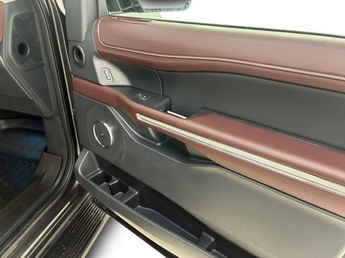 Used 2024 Ford Expedition Limited image 15
