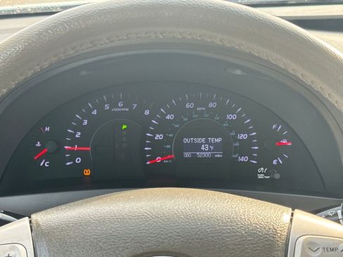 Used 2011 Toyota Camry image 16