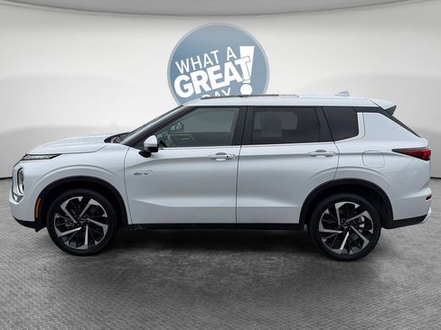 Used 2025 Mitsubishi Outlander SE AWD/4WD image 7