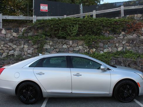 Used 2014 Cadillac XTS Luxury image 5