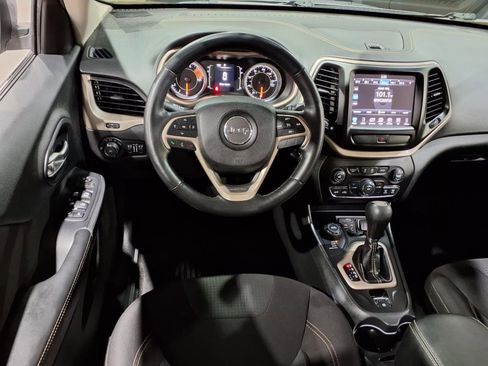 Certified 2016 Jeep Cherokee Latitude w/ Cold Weather Group image 8