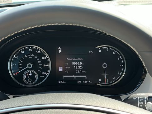 Used 2025 Genesis GV70 2.5T w/ Select Package AWD/4WD image 18