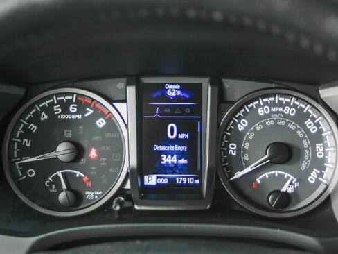 Used 2023 Toyota Tacoma TRD Off-Road image 21