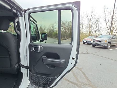 Used 2018 Jeep Wrangler Unlimited Sport S image 36