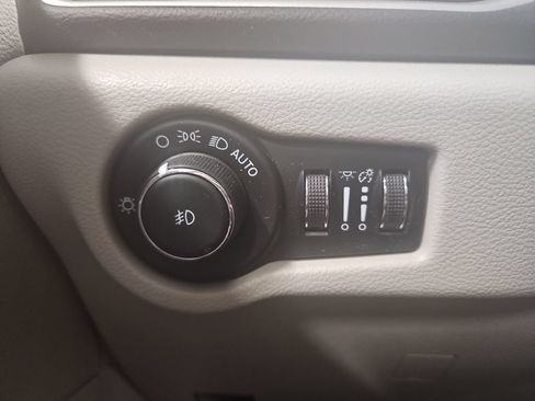 Used 2022 Chrysler Pacifica Touring-L FWD image 27