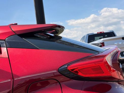 Used 2018 Toyota C-HR XLE FWD image 11