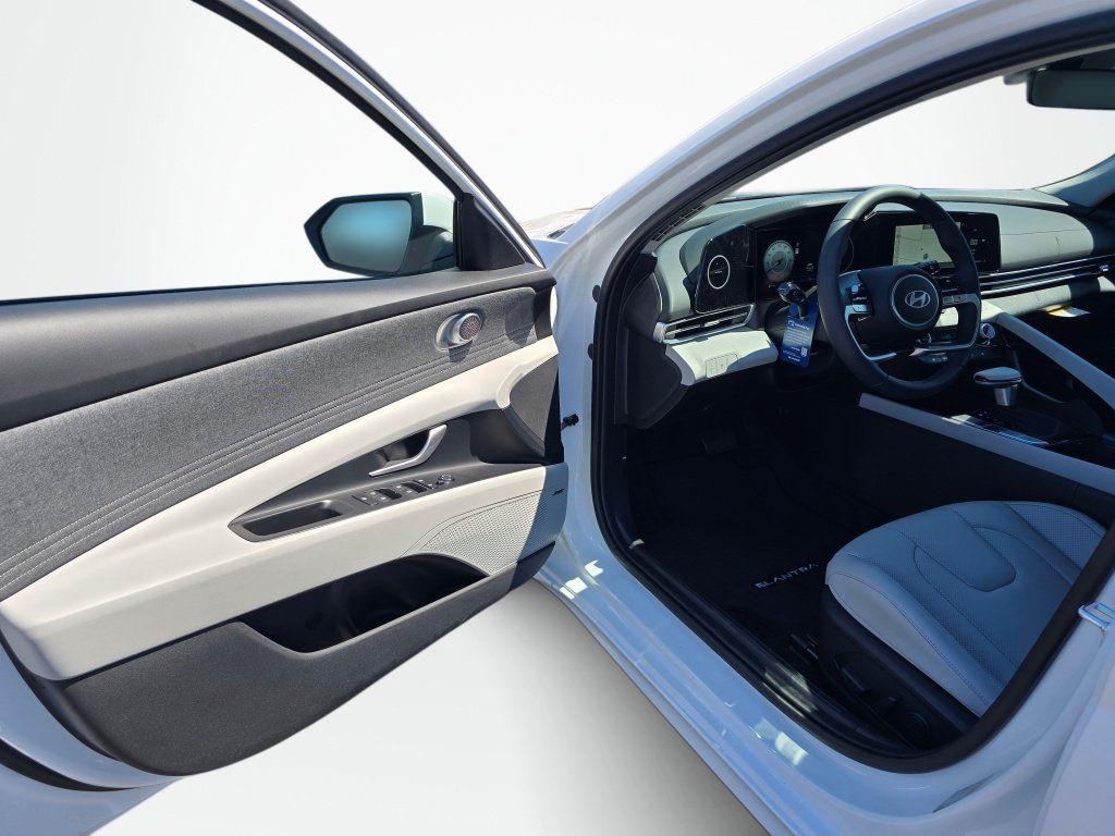 New 2026 Hyundai Elantra Limited FWD image 35