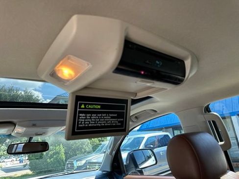 Used 2017 Toyota Sequoia Platinum RWD image 25