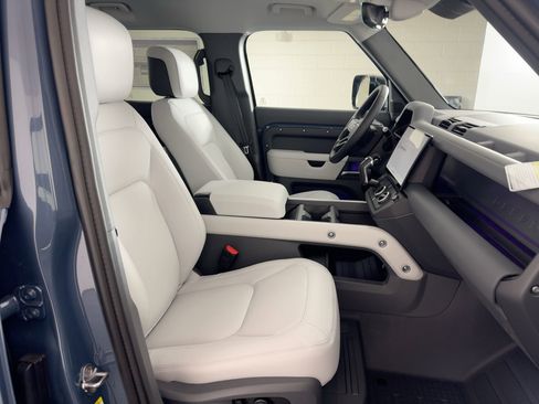 New 2026 Land Rover Defender 110 X-Dynamic SE image 25