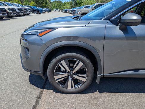 Used 2024 Nissan Rogue SL FWD image 11