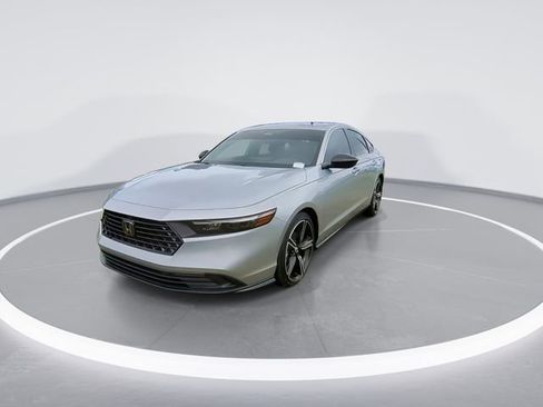 Used 2025 Honda Accord Sport image 3
