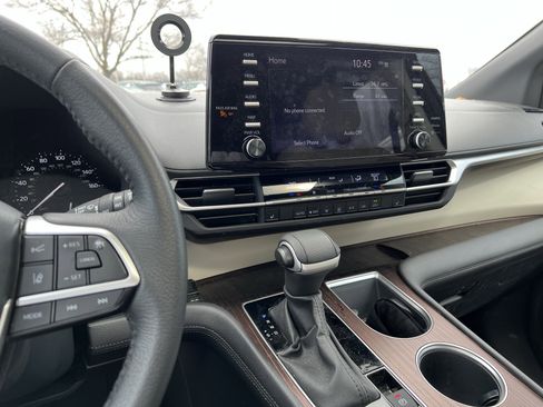 Used 2023 Toyota Sienna XLE image 32