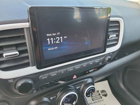 Used 2025 Hyundai Venue Limited FWD image 26