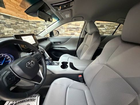 Used 2023 Toyota Venza LE AWD/4WD image 11