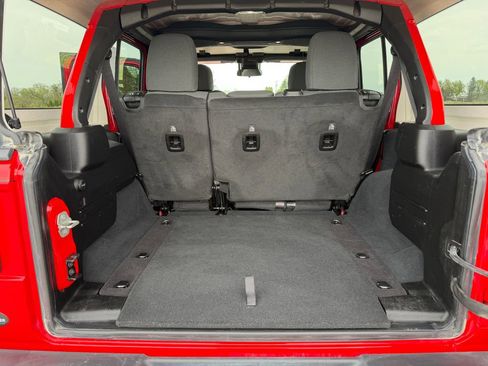 Used 2024 Jeep Wrangler Unlimited Sport AWD/4WD image 9