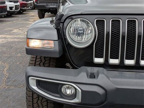 Used 2019 Jeep Wrangler Unlimited Sahara image 10