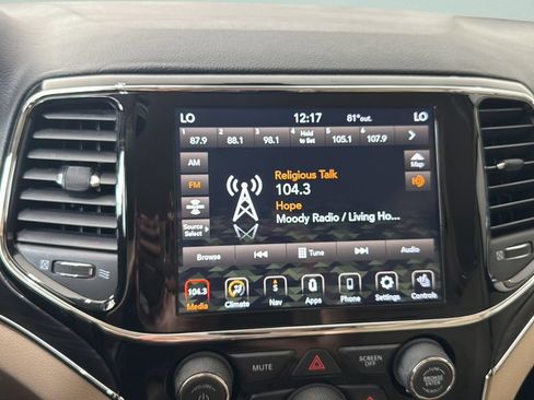Used 2019 Jeep Grand Cherokee Limited AWD/4WD image 25