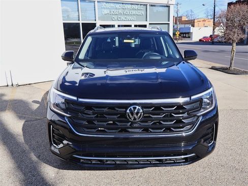 Certified 2025 Volkswagen Atlas SEL Premium R-Line image 8