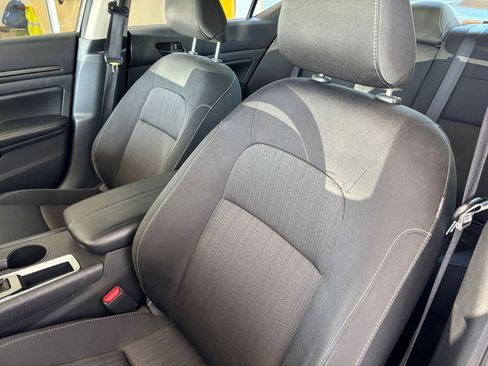 Used 2025 Nissan Altima 2.5 SV FWD image 36